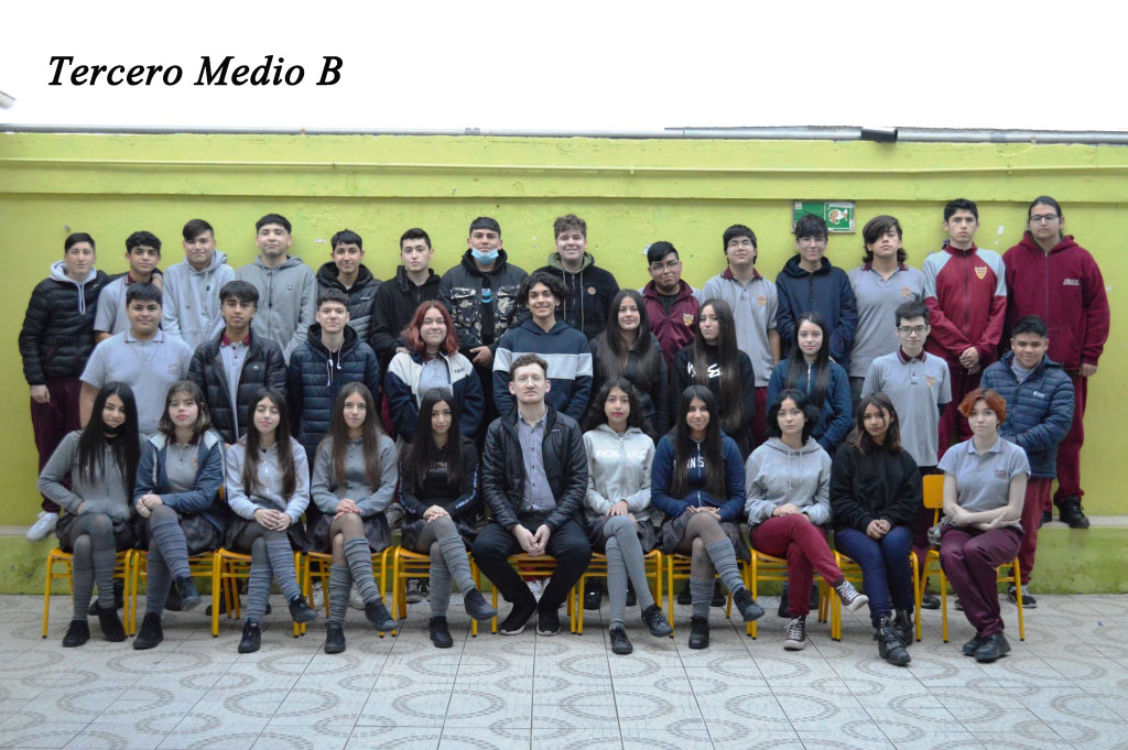 Tercero Medio B, con su profesor Mister Cristofher Henríquez.
